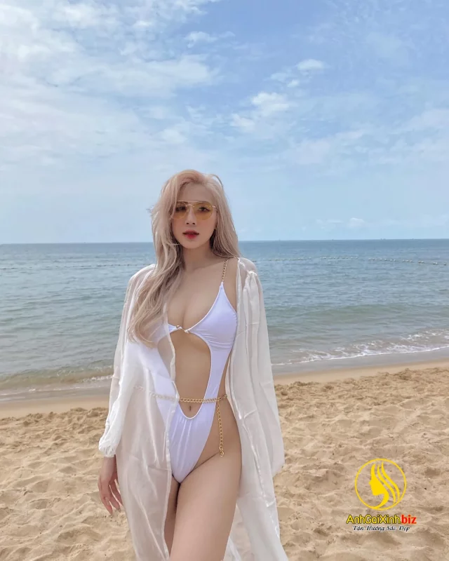 linh huong tran bikini 15